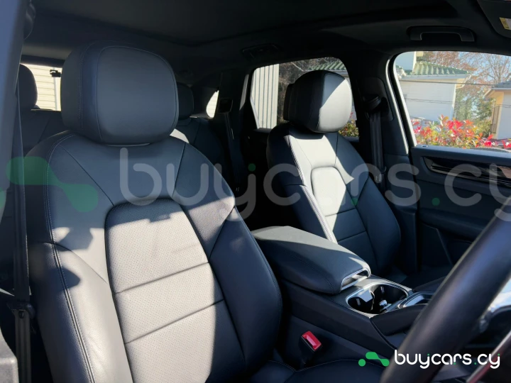 Porsche Cayenne White