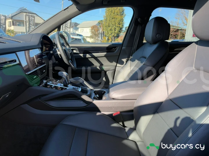 Porsche Cayenne White