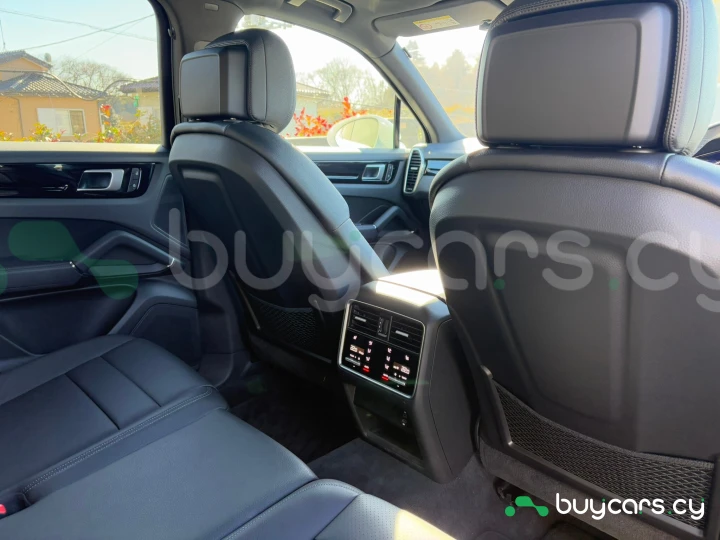 Porsche Cayenne White