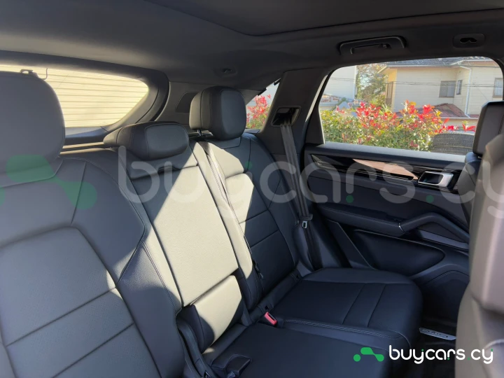 Porsche Cayenne White