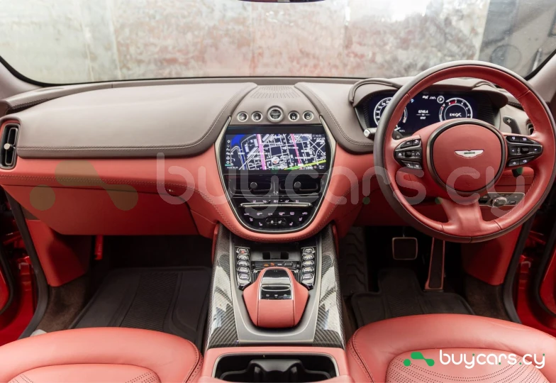 Aston Martin DBX Красный