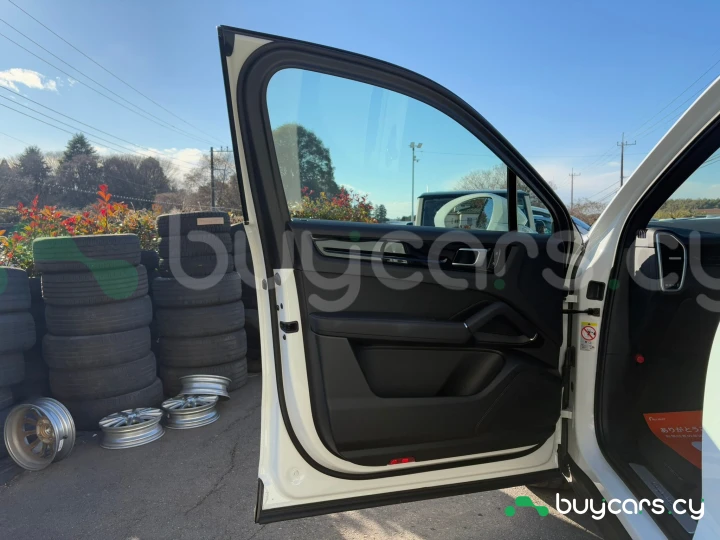 Porsche Cayenne White