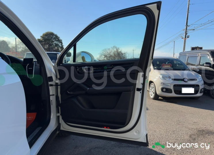 Porsche Cayenne White