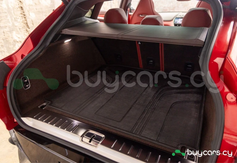 Aston Martin DBX Красный