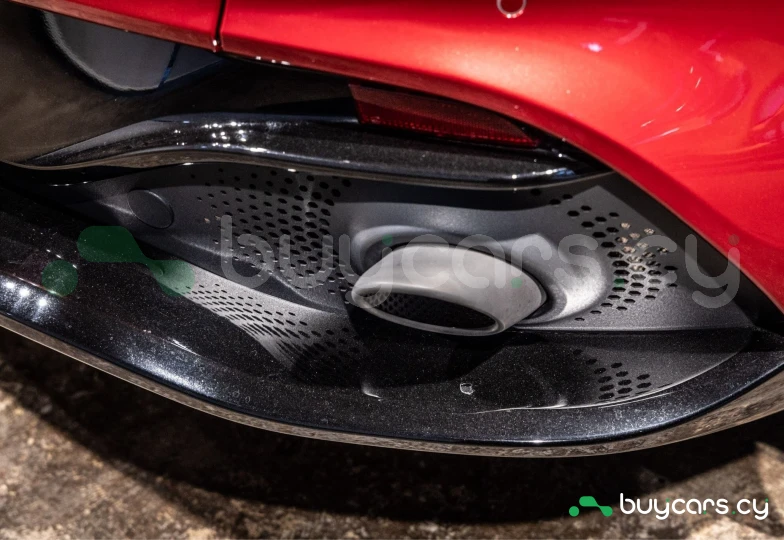 Aston Martin DBX Красный