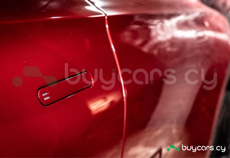 Aston Martin DBX Красный