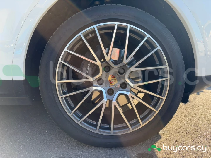 Porsche Cayenne White