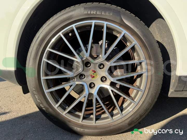 Porsche Cayenne White