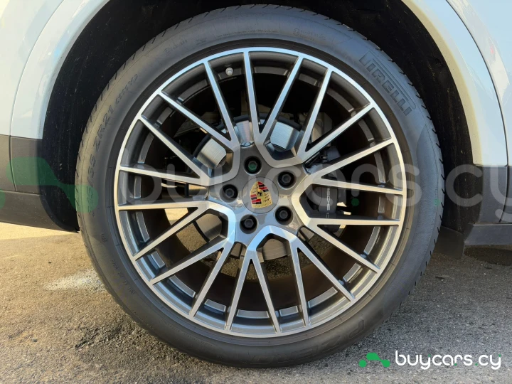 Porsche Cayenne White