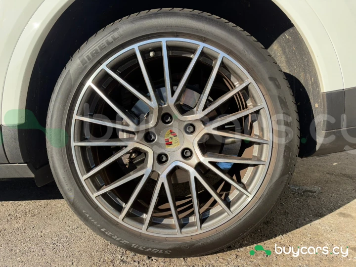 Porsche Cayenne White
