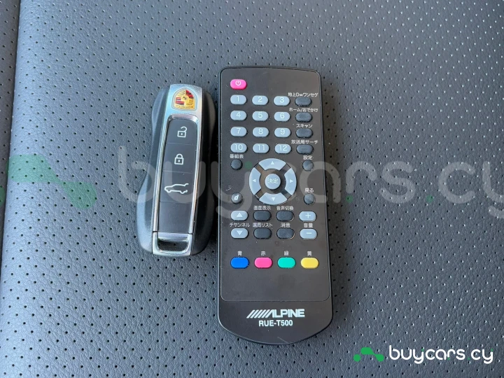 Porsche Cayenne White