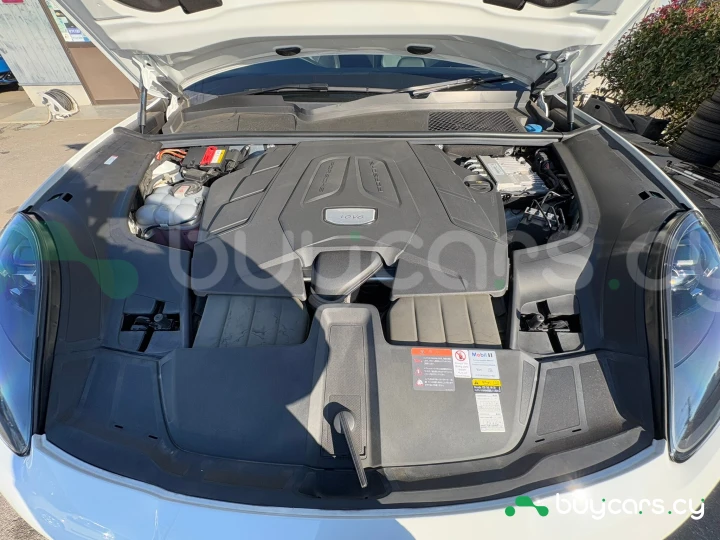 Porsche Cayenne White