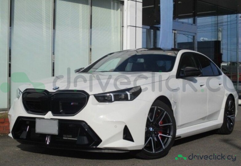 BMW M5 White