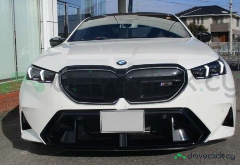 BMW M5 White