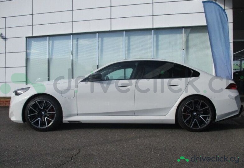 BMW M5 White