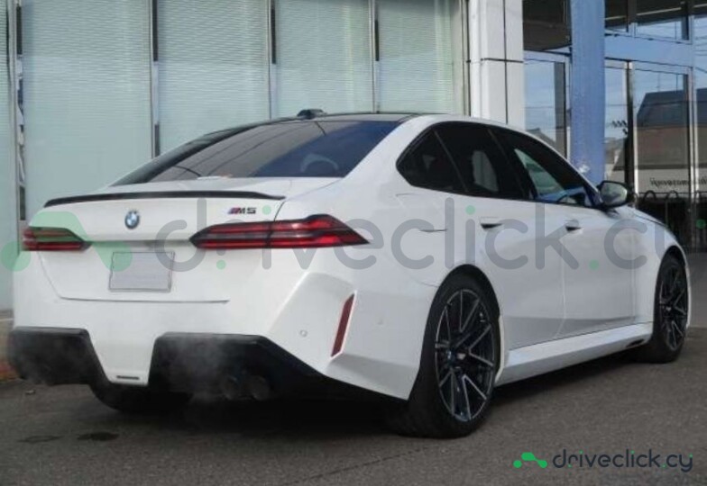 BMW M5 White