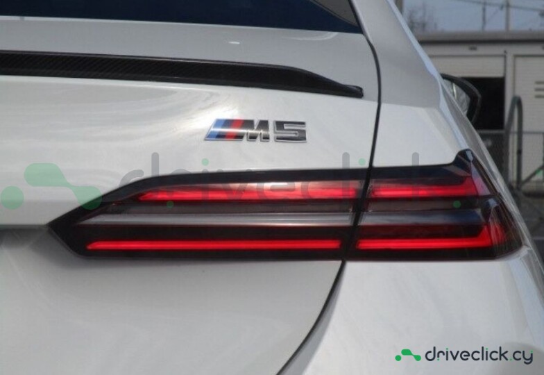 BMW M5 White