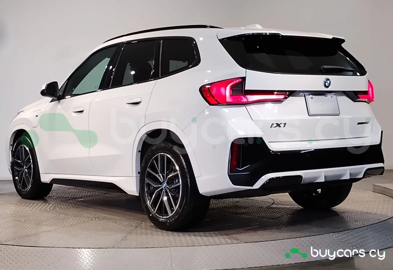 BMW iX1 Белый