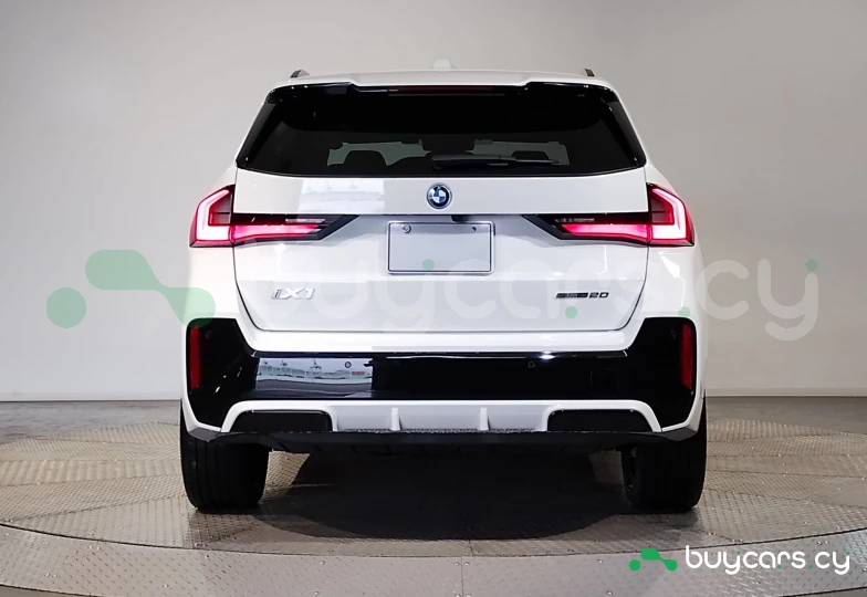 BMW iX1 Белый