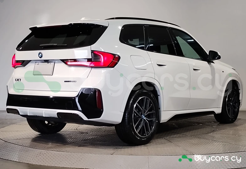 BMW iX1 Белый