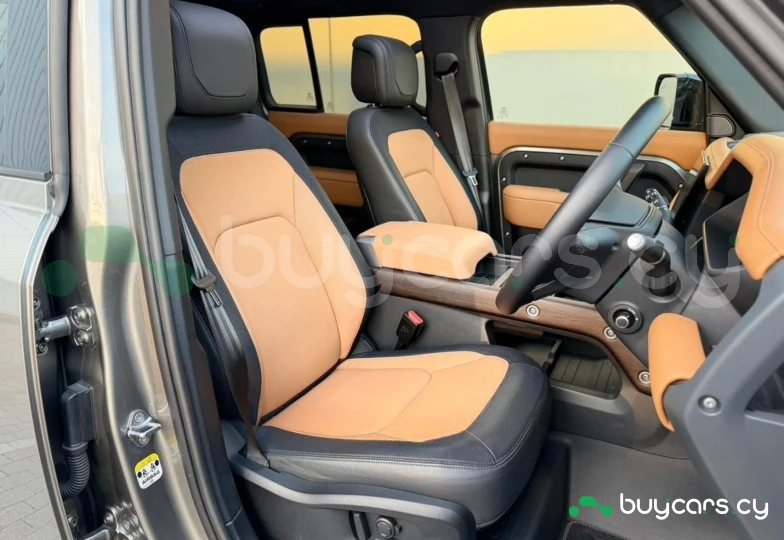 Land Rover Defender Серый