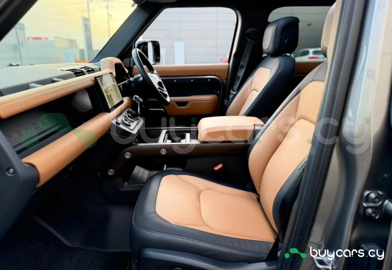 Land Rover Defender Серый