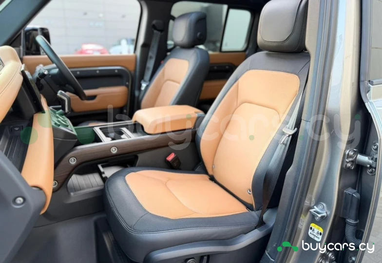 Land Rover Defender Серый