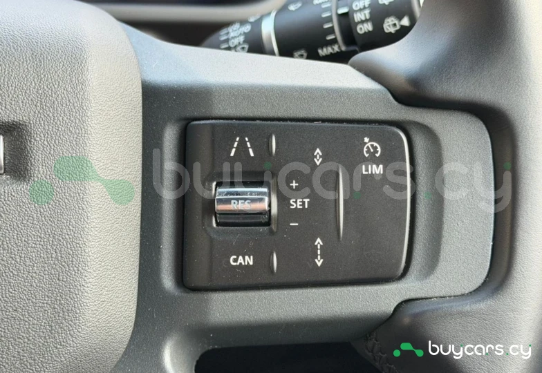 Land Rover Defender Серый