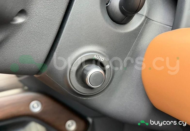 Land Rover Defender Серый