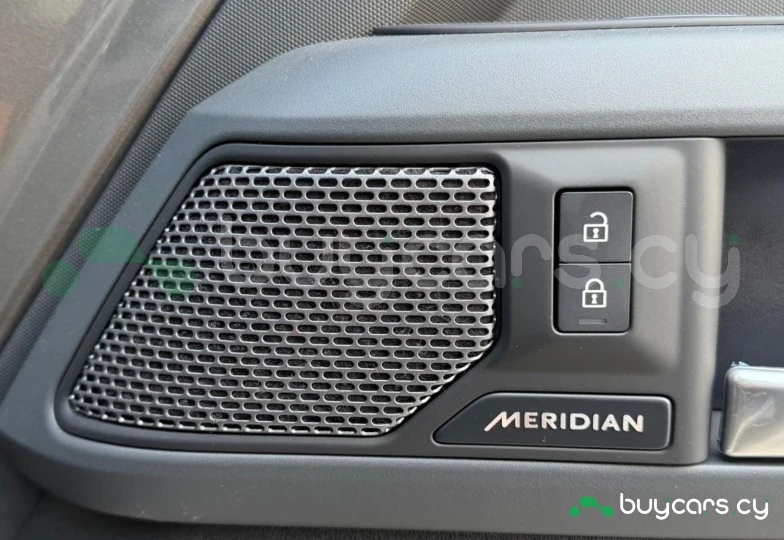 Land Rover Defender Серый