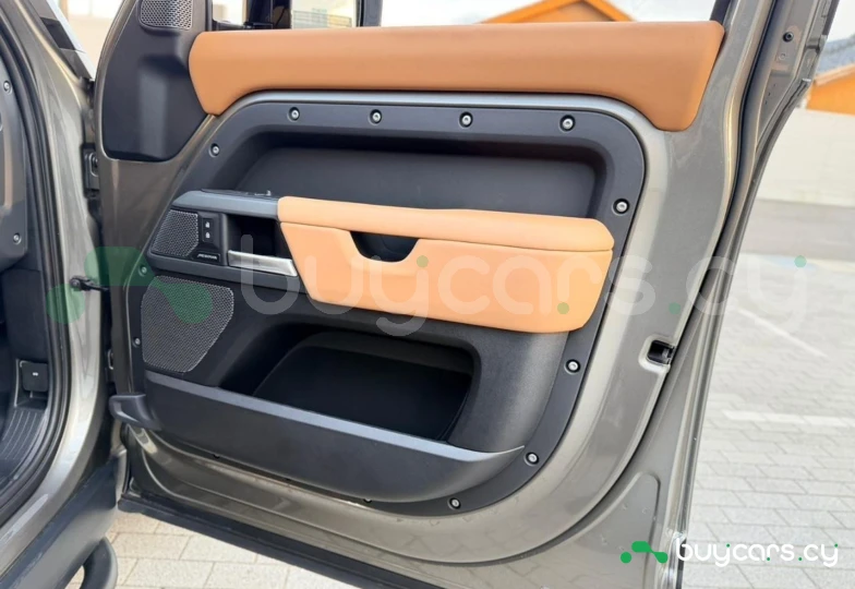 Land Rover Defender Серый