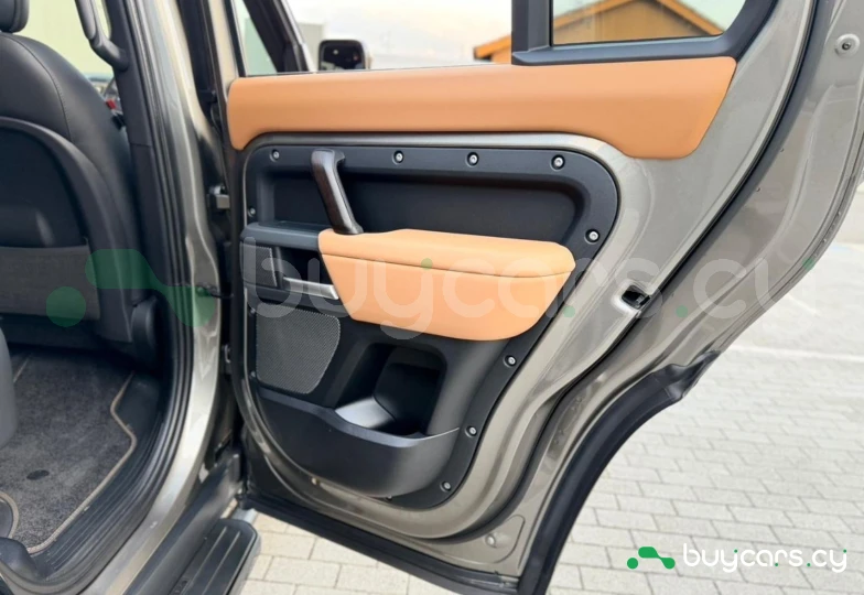 Land Rover Defender Серый