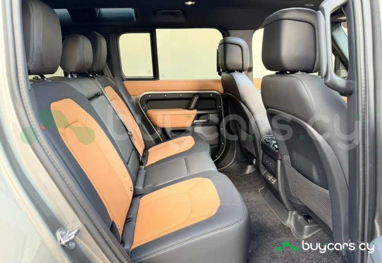 Land Rover Defender Серый