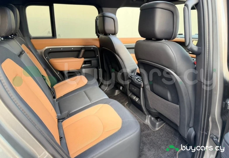 Land Rover Defender Серый