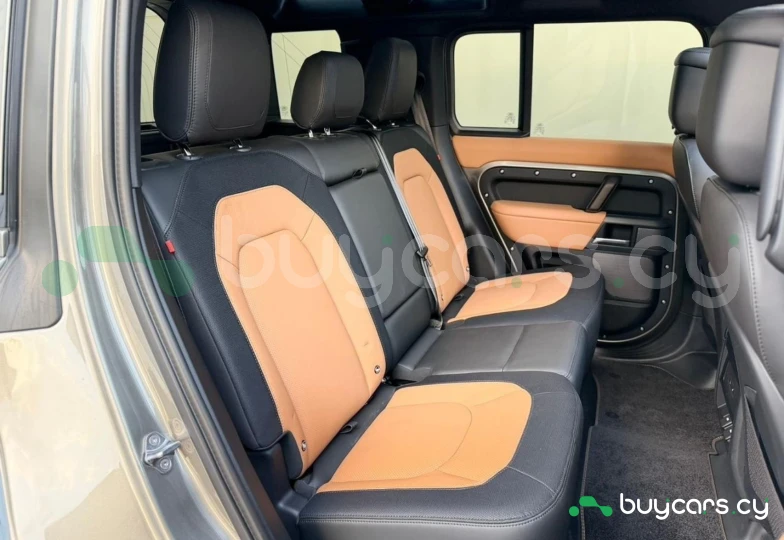 Land Rover Defender Серый