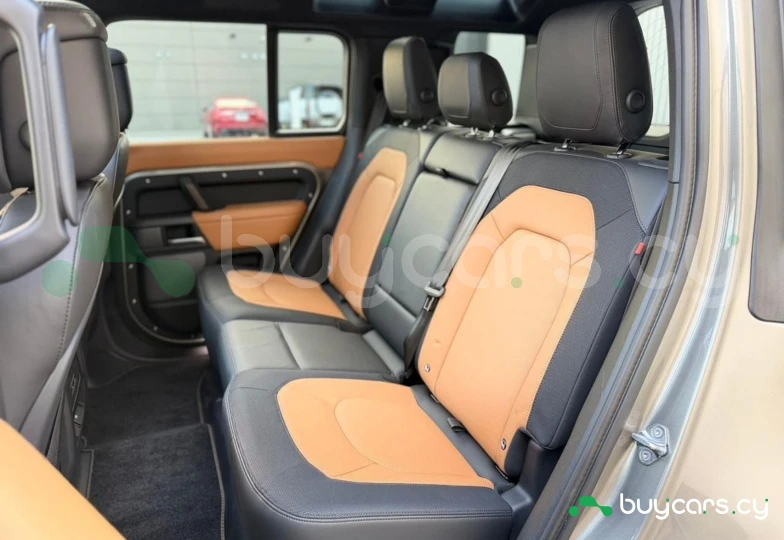 Land Rover Defender Серый