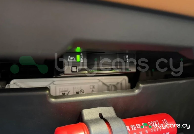 Land Rover Defender Серый