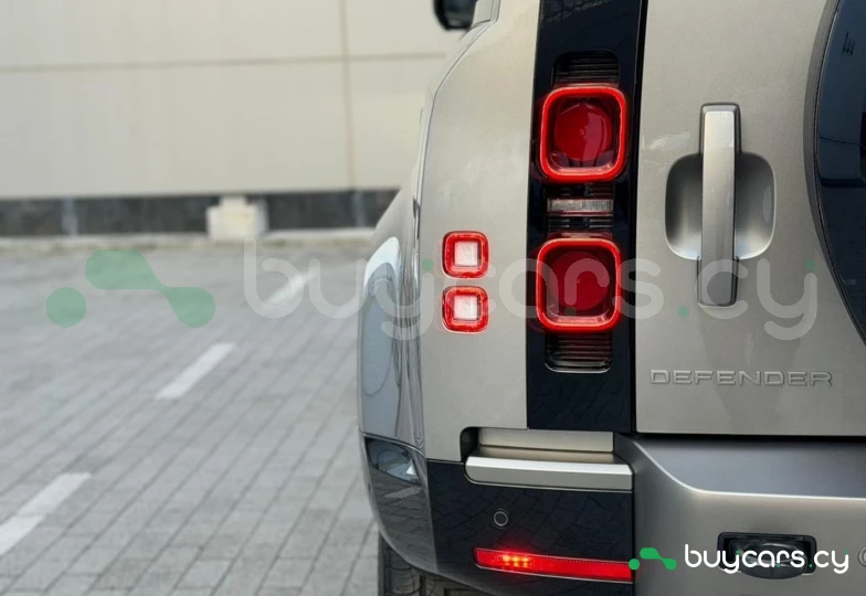 Land Rover Defender Серый
