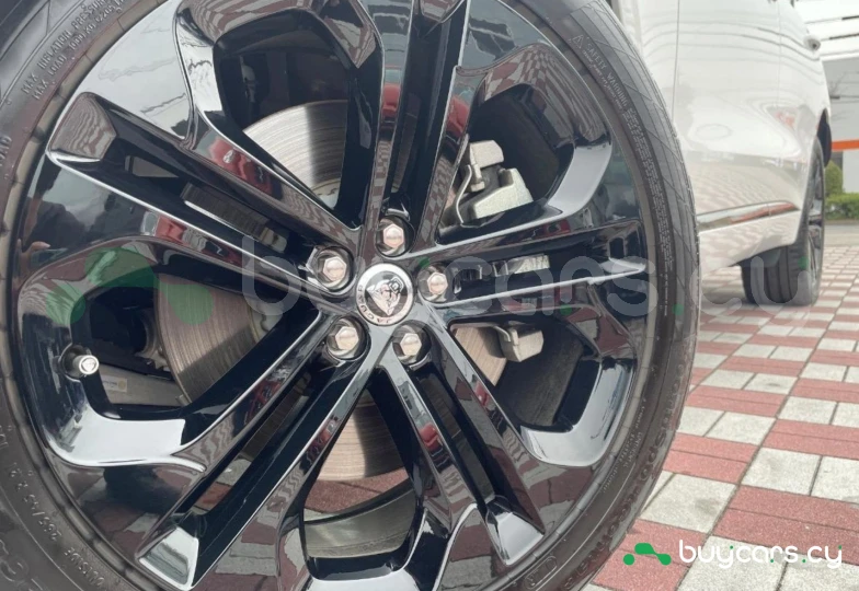 Jaguar F-Pace Белый