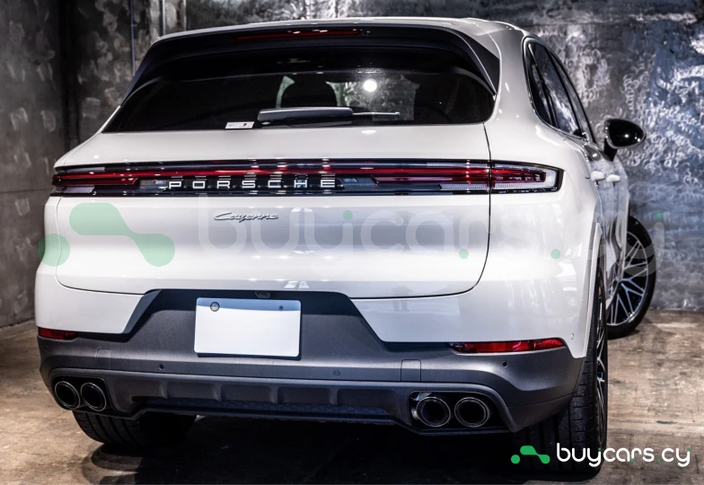 Porsche Cayenne White