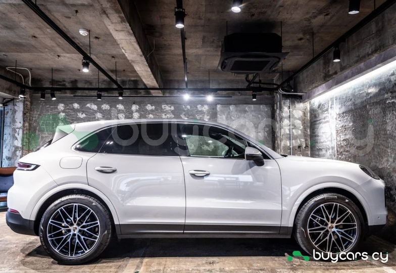 Porsche Cayenne White