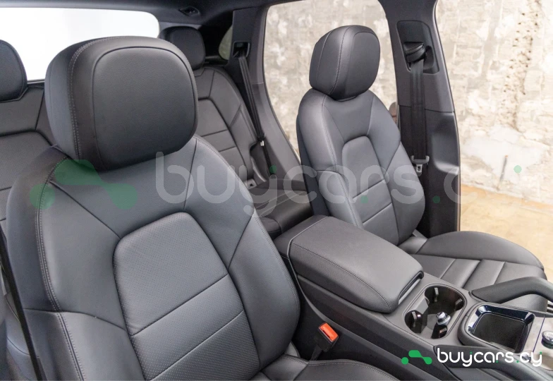 Porsche Cayenne White