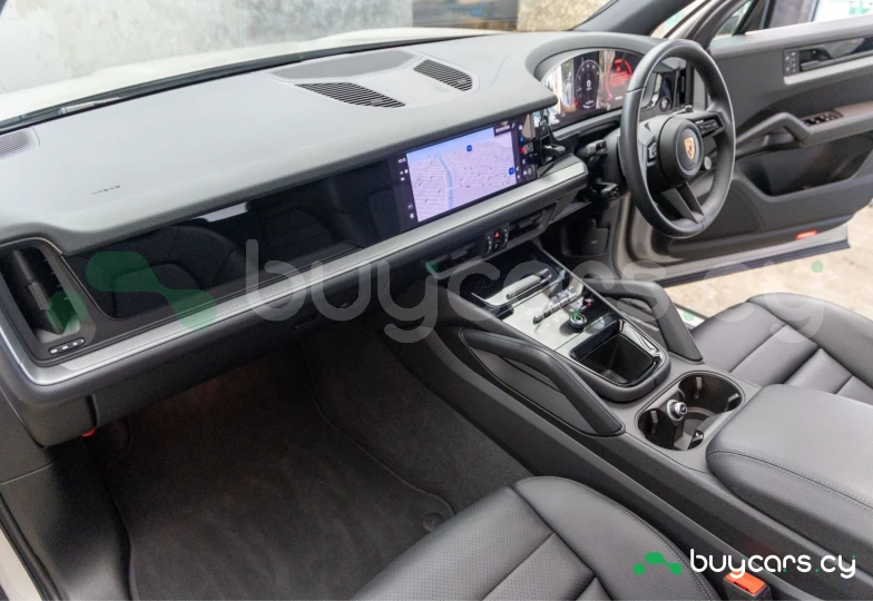 Porsche Cayenne White