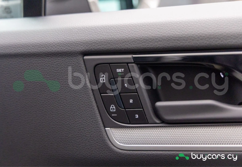 Porsche Cayenne White