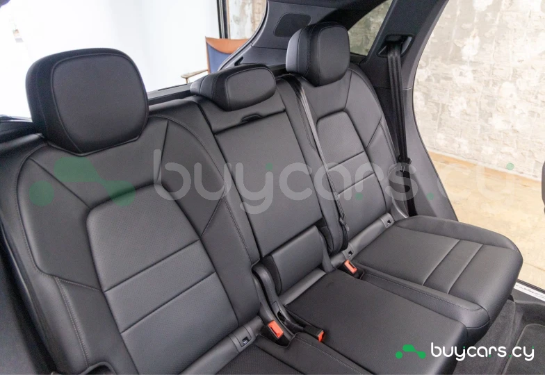 Porsche Cayenne White