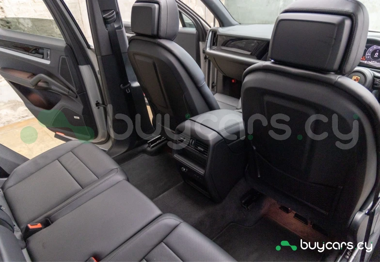 Porsche Cayenne White