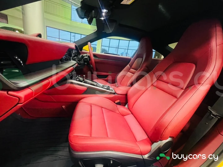 Porsche 911 Желтый