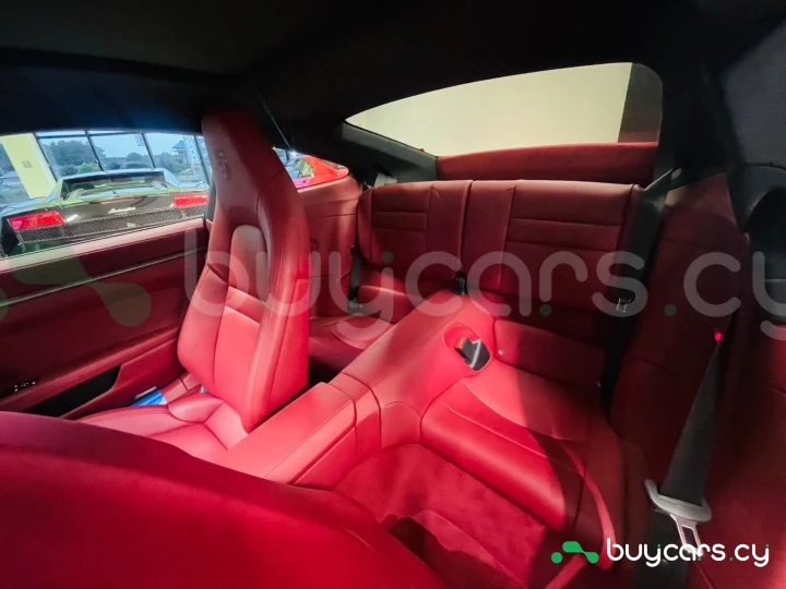 Porsche 911 Желтый