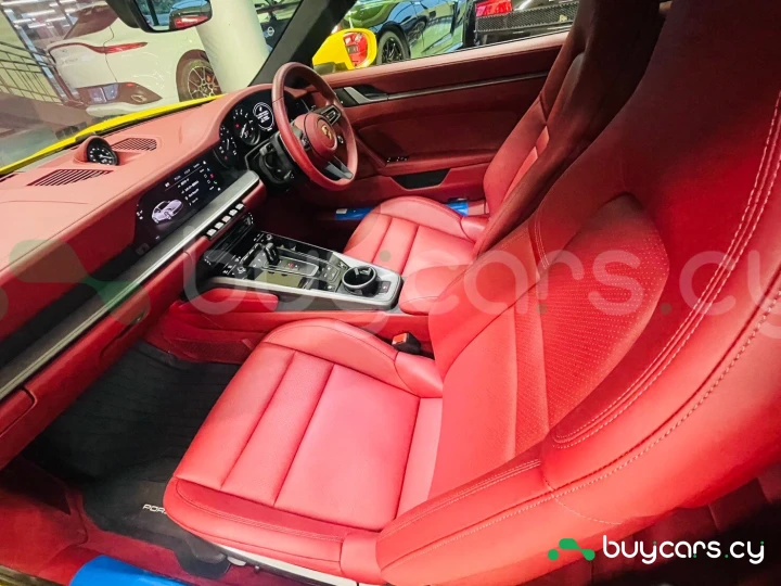 Porsche 911 Желтый