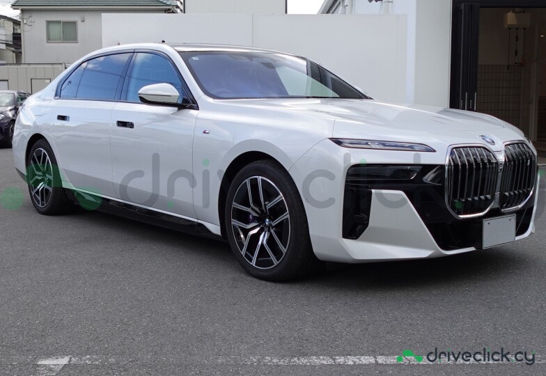 BMW i7 White